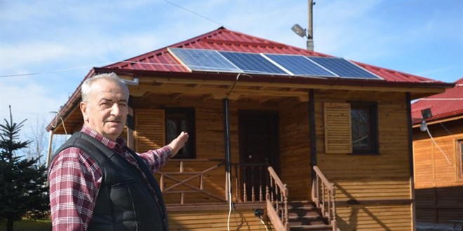 Evine kurduğu sistemle 15 yıldır elektriğe para vermiyor