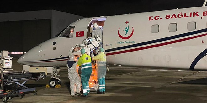 Hollanda'nın tedavi etmediği Türk hasta Ambulans uçakla Türkiye'ye gönderildi