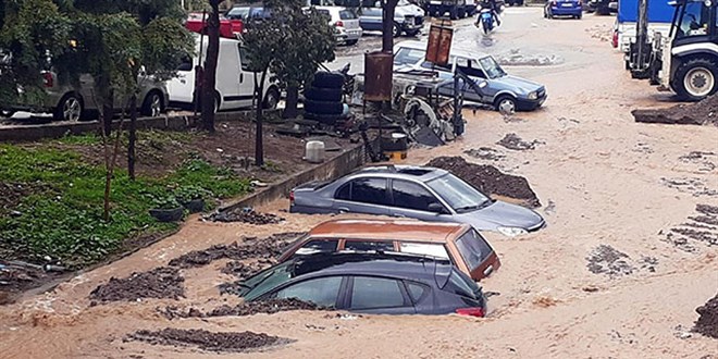 Uzmanlar, İzmir'in sel felaketini yorumladı: Su toprakla buluşmuyor
