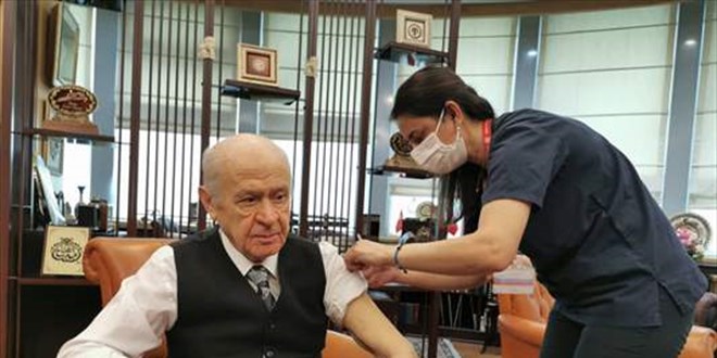 Bahçeli, korona aşısının ikinci dozunu oldu