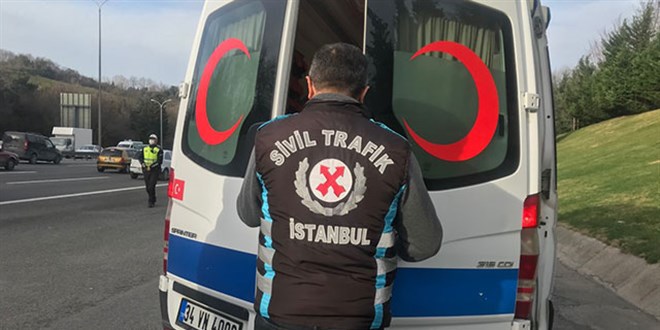 İstanbul'da çakar denetimi: Boş hasta nakil ambulansına ceza