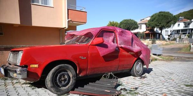 Ayvalık'ta hortum ve şiddetli yağışın verdiği hasar gün aydınlanınca ortaya çıktı