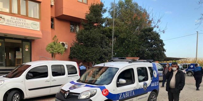 Kaçak kulübesi yıkılan kadın pompalı tüfekle dehşet saçtı: 1'i zabıta 3 yaralı