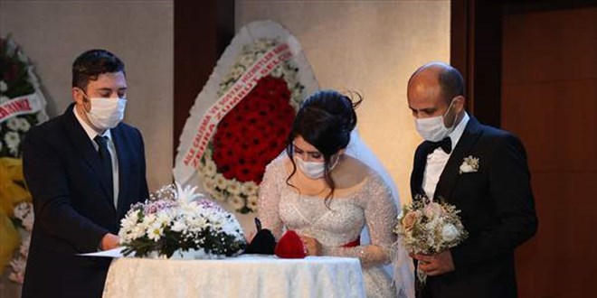 Evsiz çift İstanbul Valiliği'nin desteğiyle dünya evine girdi