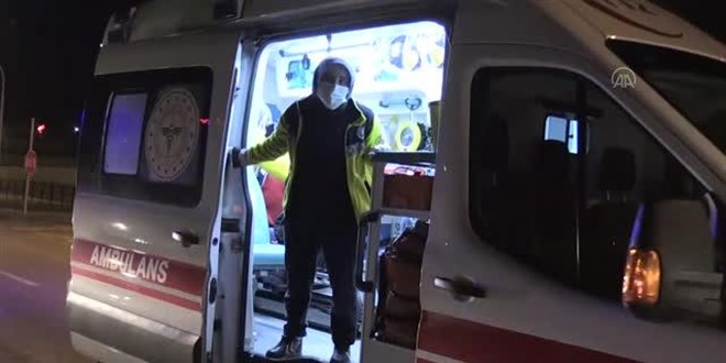 Hamile kadn kaza yapan ambulansta erkek bebek dnyaya getirdi