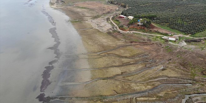 20 bin kuşa ev sahipliği yapan Marmara Gölü yağışa hasret