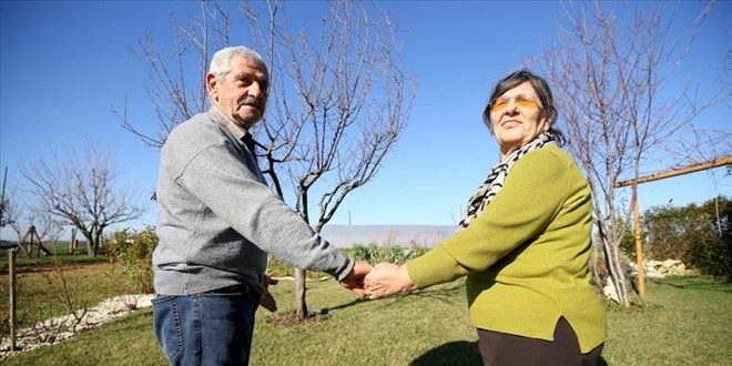 Emekli öğretmen çiftin 60 yıllık aşkı gençlere örnek oluyor