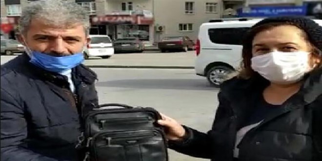 Dolmuşta unutulan 10 bin lirayı sahibine teslim etti
