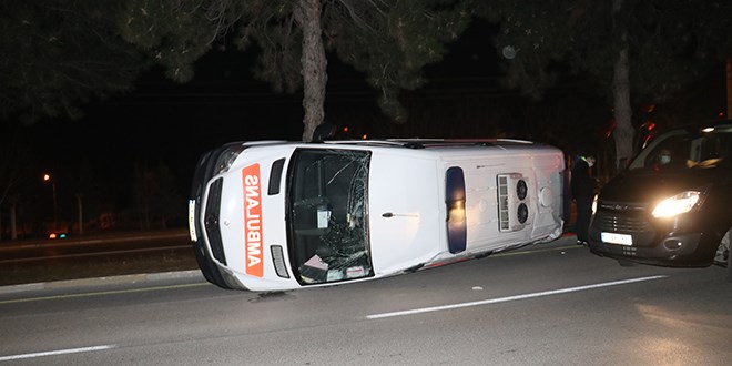 Isparta'da ambulansla otomobil arpt: 2 yaral