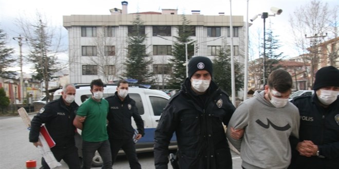 Genç kıza dehşeti yaşatan ve polislere saldıran 2 zanlı tutuklandı