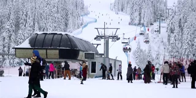 Ilgaz Dağı Kayak Merkezi'nde hafta sonu yoğunluğu
