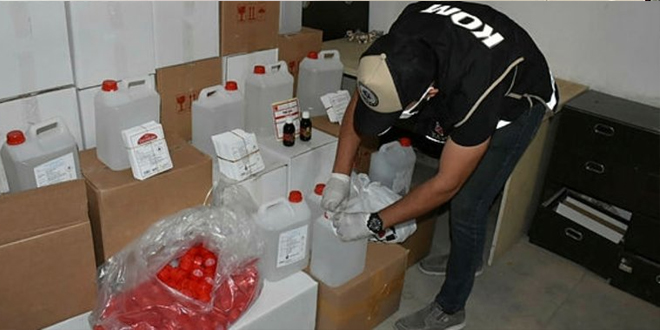 Adana'da 2 bin 600 litre sahte içki ele geçirildi