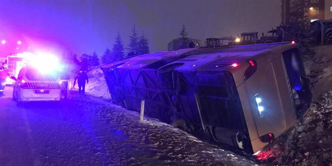 Kırıkkale'de otobüs ve iki ticari taksi çarpıştı: 1 ölü, 2 yaralı