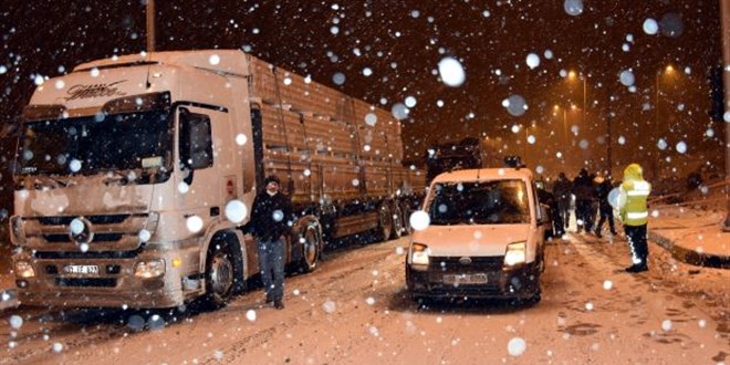 Krkkale-Kayseri kara yolu kar nedeniyle ulama kapand