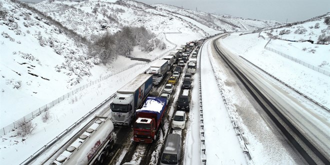 Bursa-İzmir otoyolu yeniden trafiğe açıldı