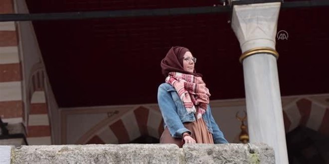 Müslüman olan Kanadalı anne, 5 çocuğuyla sosyal medyada İslamiyet'i anlatıyor