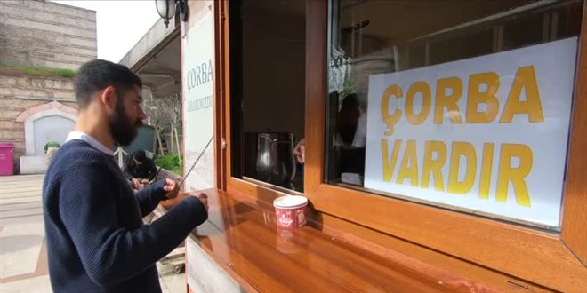 Küskünleri barıştıran imam, dışarda kalanlara da yardım ediyor