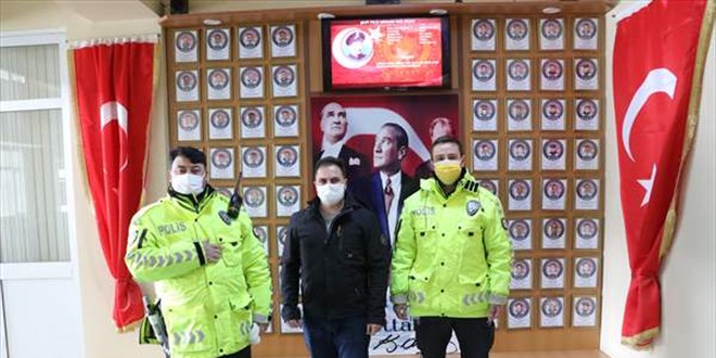 Trafik kazası geçiren polis adayını, polisler mülakata yetiştirdi