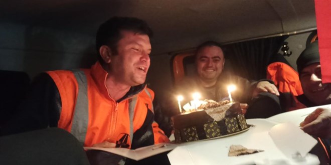 Tipi altında 1825 rakımlı Alacabel'de doğum günü sürprizi