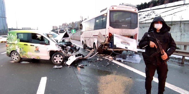 TEM'de trafiği kilitleyen kaza