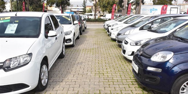 İkinci el otomobil fiyatları düşüşe geçti