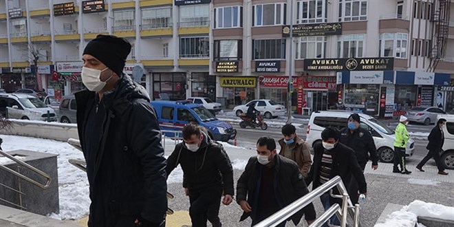 13 ya��ndaki k�z �ocu�u 43 g�n sonra bulundu; 8 g�zalt�