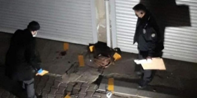 Sokak ortasında bıçaklanan kadın hayatını kaybetti