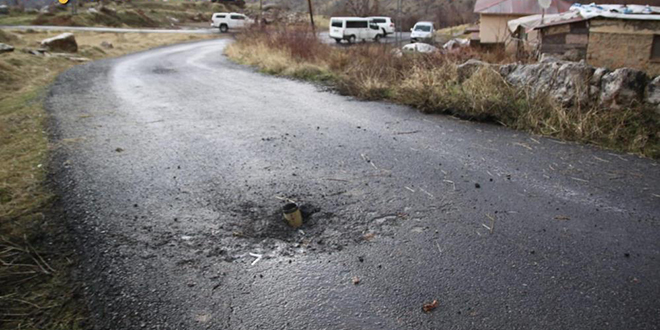 Teröristlerin attığı roket Çukurca'daki köye düştü