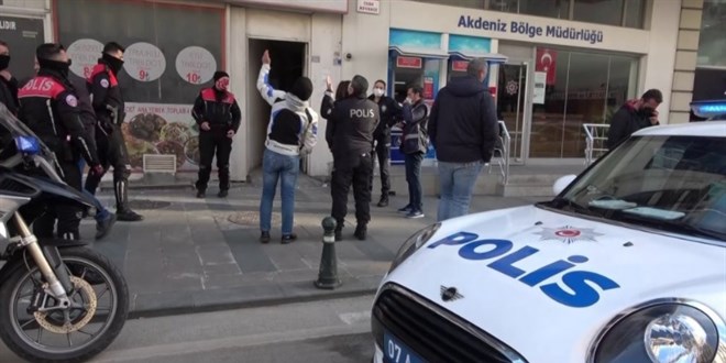 Metruk binaya giren şüpheli, polislere 'dayılandı'