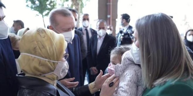 Erdoğan, enkazın altından 91 saat sonra kurtarılan Ayda bebeği ziyaret etti