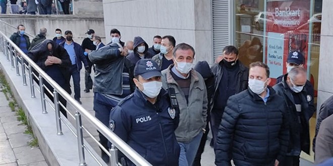 Ofiste kumar oynarken yakalanan 25 kişiye 112 bin lira ceza