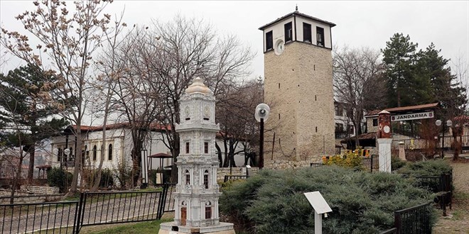 Osmanlı'nın minyatür saat kuleleri zamana tanıklık ediyor