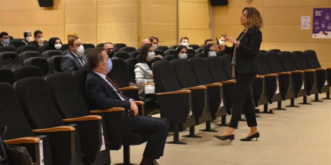 TRT sunucusundan hakim ve savcı adaylarına 'Beden Dili' semineri