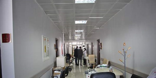 Sağlık çalışanlarına destek için hastaneyi ücretsiz boyadılar