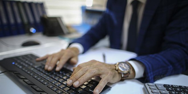5 milyon TL'yi zimmetine geçiren icra memuru yakalandı