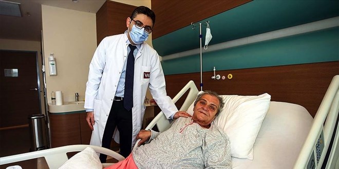 65 yaşındaki kadının karnından 10 kilogramlık kitle çıkarıldı