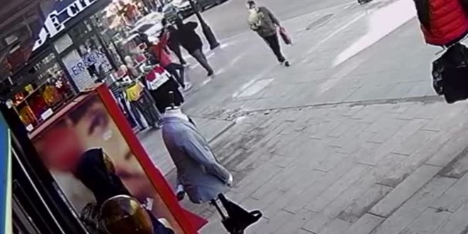 Ortaokul öğrencisine tokatlı saldırı güvenlik kamerasına yansıdı