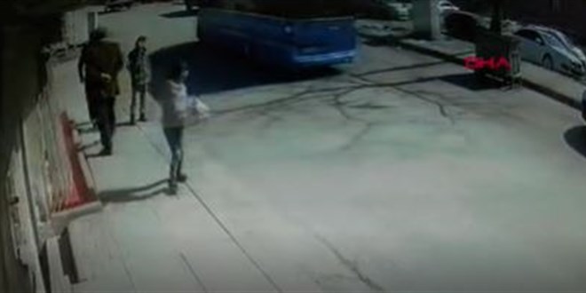 Halk otobüsünün çarptığı çocuk ağır yaralandı
