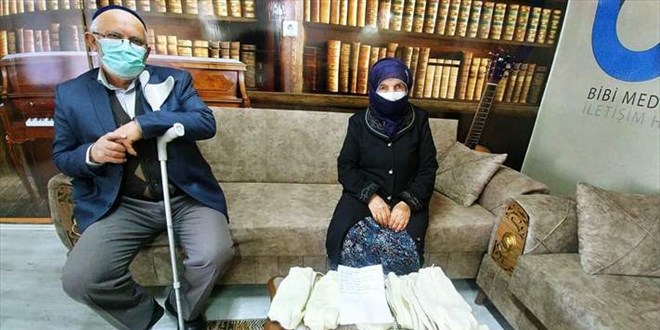 87 yaşındaki Şahinde nine, ördüğü çorapları Mehmetçiğe gönderdi