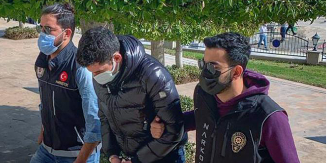 Filyasyon ekibinin şoförü uyuşturucu satarken yakalandı