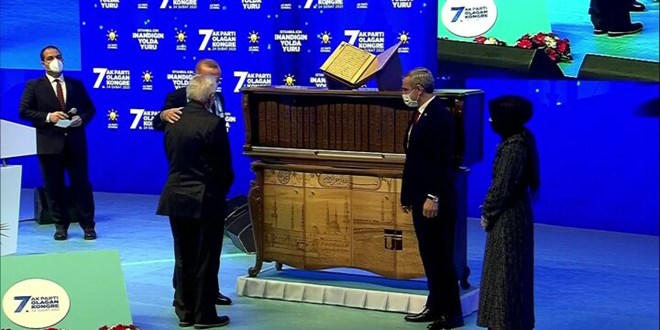 Erdoğan'a hediye edilen eseri 27 ayda hazırladı