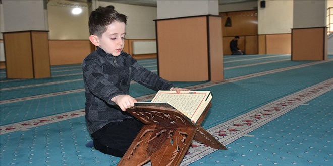Hakkarili Abdulselam 4 yaşında Kuran-ı Kerim'i hatmetti