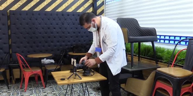 Doktorlar 'n�bet aras�' vatanda�lar� bilin�lendirmek i�in kamera kar��s�na ge�iyor