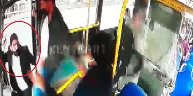 2 kişi tek HES kodu ile otobüse binmek istedi, izin vermeyen şoföre saldırdı