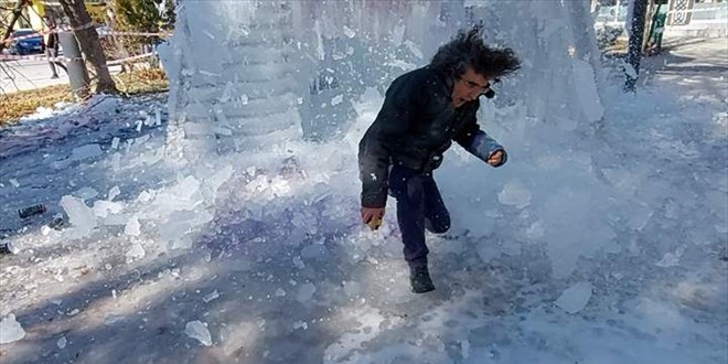 Dekan 'kadına şiddete' dikkat çekeyim derken canından oluyordu