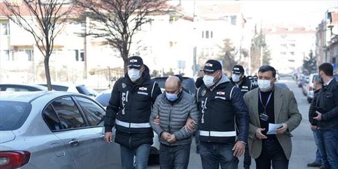 İcra müdür yardımcısı ile bağlantılı olduğu bir kişi 'zimmet'ten tutuklandı