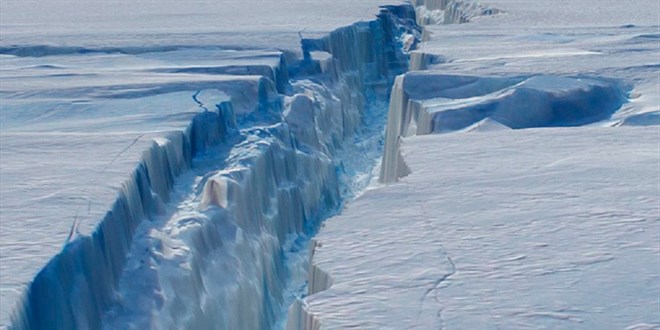Antartika'da dev buz ktlesi buz sahanlndan koptu