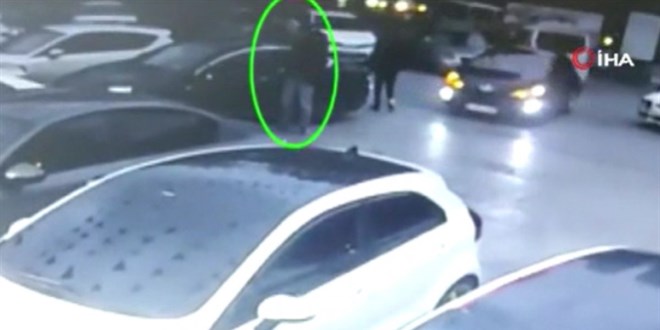 Oto kilidini 'sinyal kesicili' ile etkisiz hale getirdi, 66 bin lira çaldı