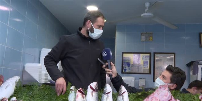 Cumhurbaşkanı Erdoğan, Çengelköy'deki bir balıkçıdan alışveriş yaptı