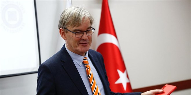 Hollanda Başkonsolusu: Türkiye aşılamayı bizden iyi yapıyor